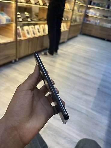 cd card: Samsung Galaxy S22, цвет - Черный, eSIM — 3