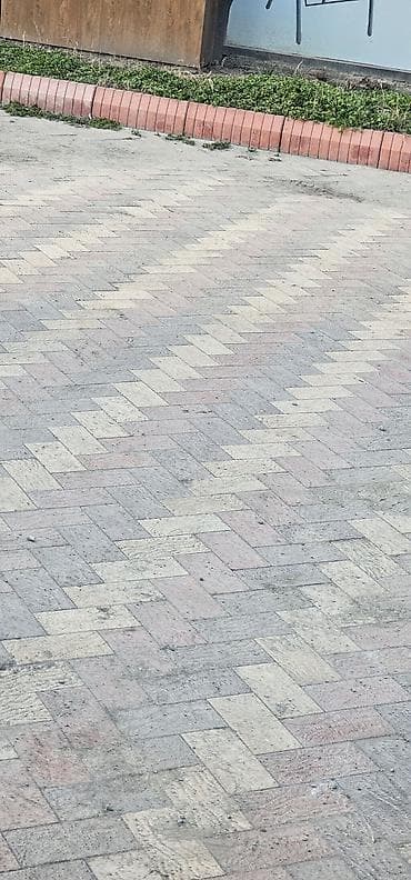 Продаю Тротуарная плитка 50 м² + – «кирпичик», укладка ёлочкой -