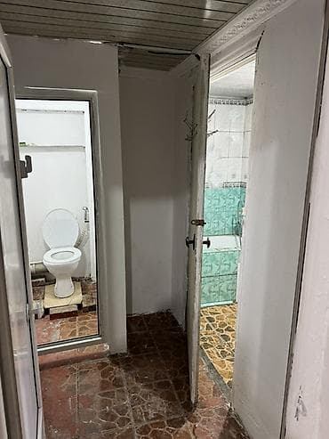 сниму помещение под офис: Сдается квартира с закрытым двором и навесом. Характеристики: - — 5