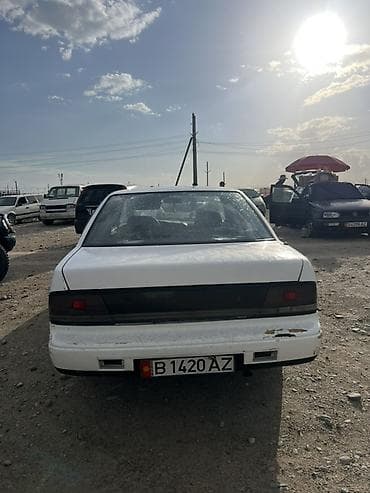daf 75: Sedan белого цвета, 4 двери. Просторный салон с велюровой обивкой — 2