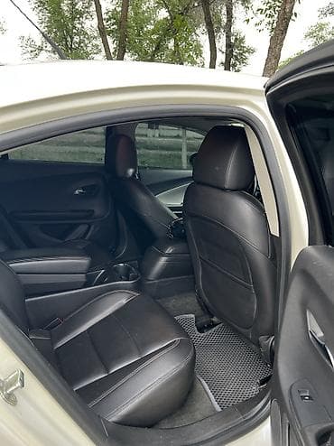 shevrole volt: Chevrolet Volt: 2013 г., 1.4 л, Вариатор, Электромобиль, Хэтчбэк — 6