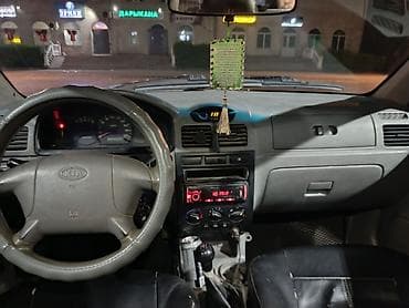 Kia Rio: 2005 г., 1.5 л, Ручные, Бензин, Седан