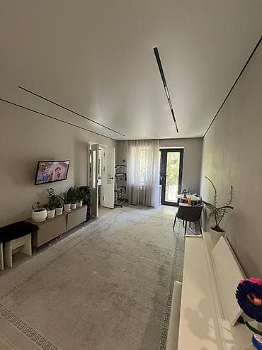 2 room flat: 3 комнаты, 58 м², Индивидуалка, 2 этаж, Дизайнерский ремонт — 1