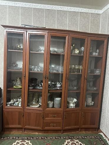 Витринный шкаф-горка для гостиной - Материал: корпус из ЛДСП под at lalafo.kg Витринный шкаф-горка для гостиной - Материал: корпус из ЛДСП под