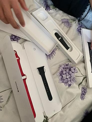 Акылдуу сааттар: Apple Watch с прямоугольным дисплеем и цифровой коронкой. На фото — — 5