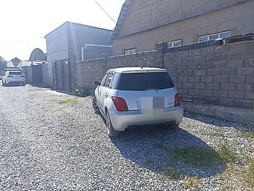 Toyota Ist: 2002 г., 1.3 л, Автомат, Бензин, Хэтчбэк — 3