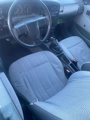 step 2: Volkswagen Passat: 1992 г., 1.8 л, Механика, Бензин, Седан — 5