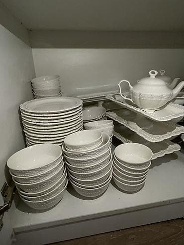 посуда наборы: Большой сервиз из белого керамика с рельефным декором Состав — 3