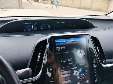step 2: Toyota Prius: 2021 г., Гибрид, Лифтбек — 8