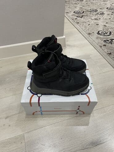 кросовки роликовые: Зимняя обувь и куртка на мальчика 6-7 лет в отличном состоянии, куртка — 2