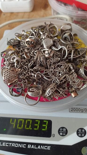 продам золото: Скупка золота и серебра. Принимаем: - ювелирные изделия (цепочки — 2