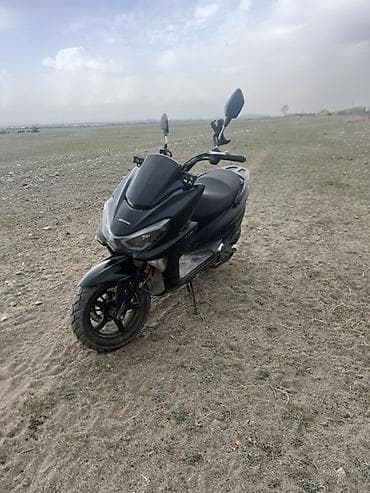 пит генератор: Скутер/макси-скутер с агрессивным дизайном в матово‑чёрном цвете — 1