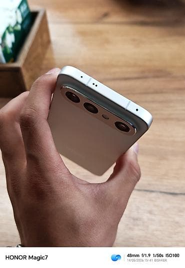 Vivo X300, Б/у, 256 ГБ, цвет - Белый, 2 SIM — 3