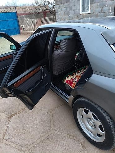 mercedesbenz с класс 1 8: Mercedes-Benz W124: 1990 г., Седан — 4