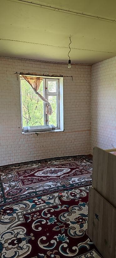 Продажа домов: Продаю дом в селе Беловодское ул Крупская выше трассы. 8 соток по — 3