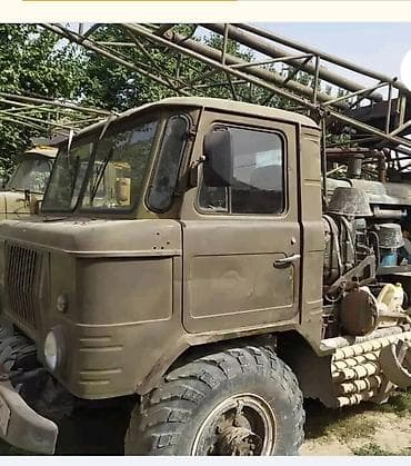 дизельный движок: Буровая установка на базе полноприводного грузовика. - Шасси — 1