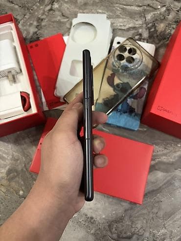 the one: OnePlus 12R, Б/у, 256 ГБ, цвет - Черный, 2 SIM — 2