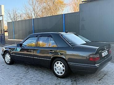 Mercedes-Benz W124: 1995 г., 2.2 л, Механика, Бензин, Седан — 10