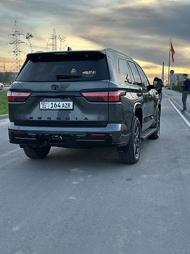 боковой: Toyota Sequoia: 2024 г., 3.5 л, Автомат, Гибрид, Внедорожник — 3