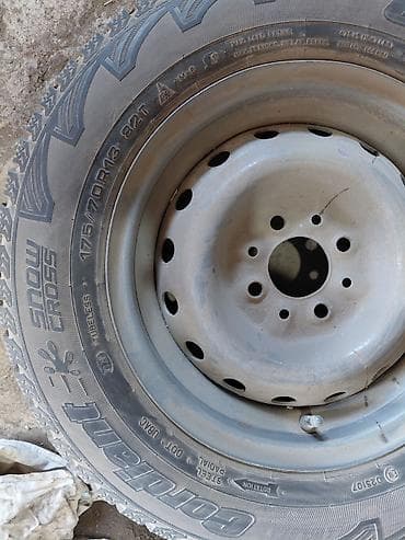 m5 e34: Колеса в сборе 175 / 70 / R 13, Зимняя шипованная, Б/у, Легковые, Железные, отверстий - 4 — 2