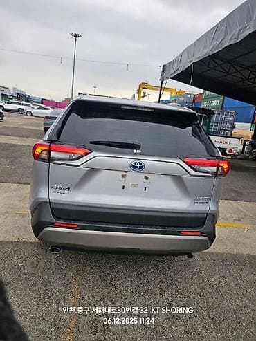 byd e5: Toyota RAV4: 2022 г., 2.5 л, Гибрид, Кроссовер — 2