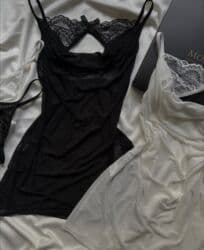 белая ночная сорочка: Комплект, Пеньюар, Стринги, Атлас, С кружевом — 7