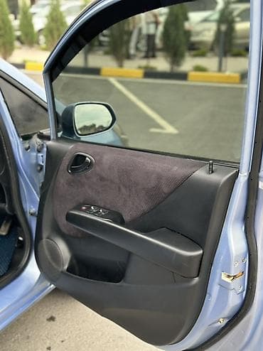 синяя geely: Honda Fit: 2002 г., 1.3 л, Автомат, Бензин, Хэтчбэк — 9