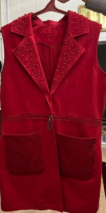 твидовый костюм: Жилет женский, красный - Модель: удлинённый безрукавный жилет с — 2