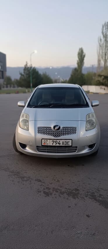 Toyota Vitz: 2005 г., 1 л, Вариатор, Бензин, Хэтчбэк