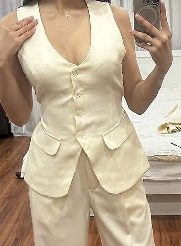 желетка: Шикарный костюм-тройка цвета айвори. Новый абсолютно Легко — 1