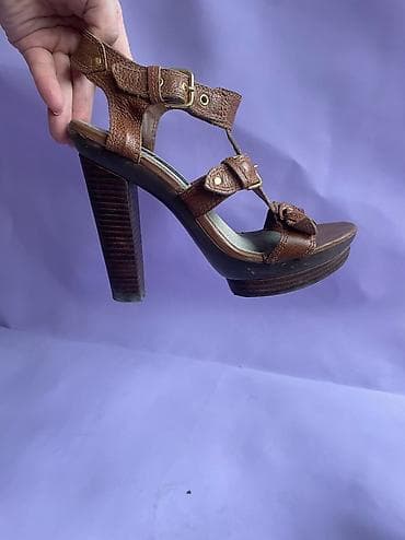 Продаю кожаные босоножки 👡, отличного качества, супер удобные размер at lalafo.kg Продаю кожаные босоножки 👡, отличного качества, супер удобные размер