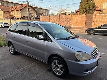 Toyota Nadia: 2001 г., 2 л, Автомат, Бензин, Минивэн
