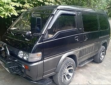 4х4 машина: Mitsubishi Delica: 1993 г., 2.5 л, Автомат, Дизель, Минивэн — 1