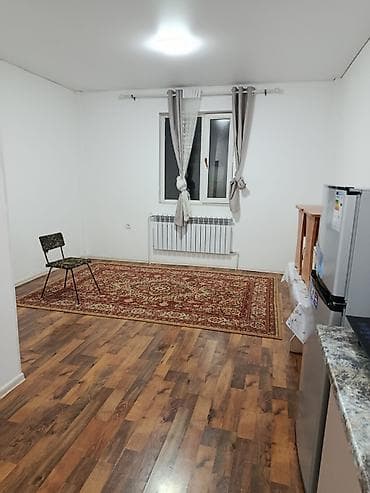 элитный дом: Сдаётся компактная студия с кухонной зоной и отдельным входом. Район — 2