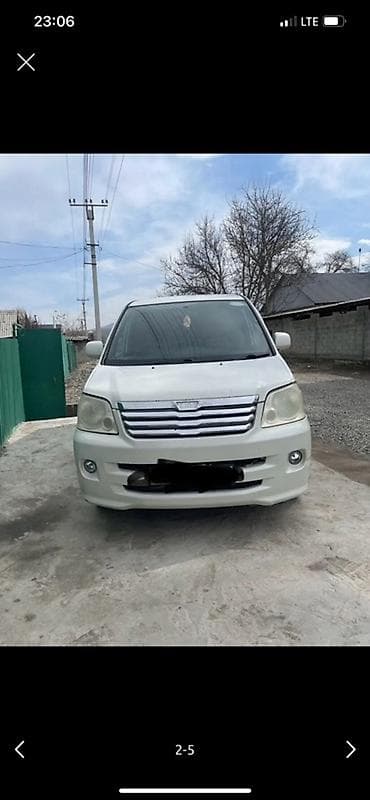 Toyota Noah: 2003 г., 2 л, Автомат, Бензин, Минивэн