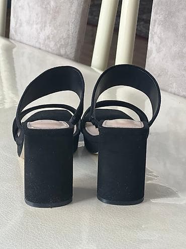 Сандалдар жана шлепкалар: Босоножкалар, 37, Zara, Колдонулган, түсү - Кара, Өзү алып кетүү — 4