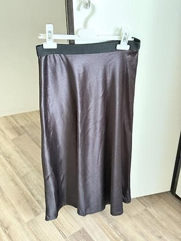 1. Сатиновая юбка новая, XS-S, 400 сом 2. Облегающие джинсы от