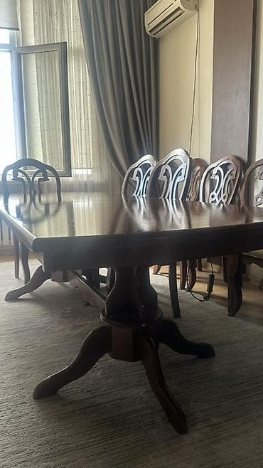 small table: Продается большой, прочный стол вместе со стульями, из натурального — 8