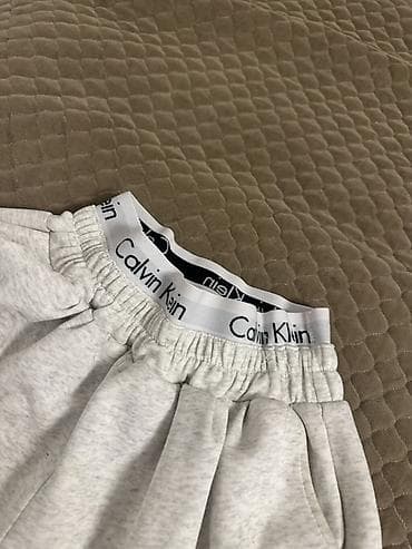 джог: Серые спортивные брюки Calvin Klein - Модель: свободные джоггеры — 2