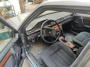 Транспорт: Mercedes-Benz W124: 1991 г., 2 л, Механика, Бензин, Седан — 5