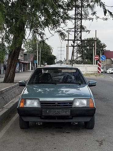 Унаа сатуу: ВАЗ (ЛАДА) 2109: 2002 г., 1.5 л, Кол менен иштөөчү, Бензин, Хетчбек — 1