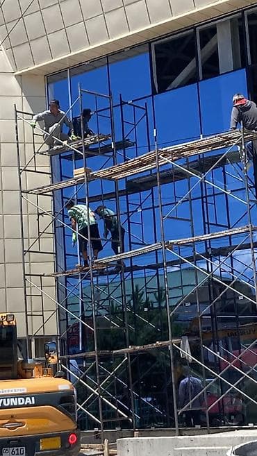 отделка окон: Монтаж фасадов из стеклянных витражей (алюминиевые стоечно-ригельные — 2