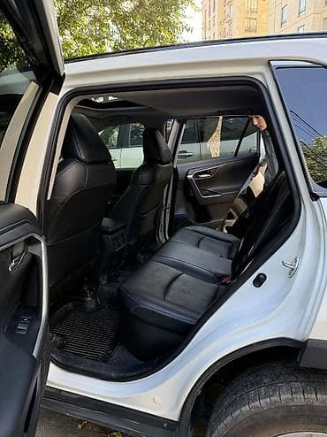 Toyota RAV4: 2019 г., 2.5 л, Вариатор, Гибрид, Внедорожник — 7