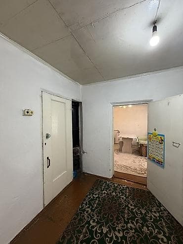 Кыймылсыз мүлк: 📍 В Сокулуке продается дом на участке 10 соток. 🏡Дом без ремонта — 6