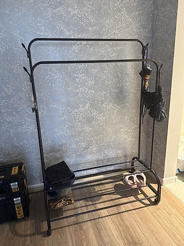 напольная вешелка: Двухъярусная напольная вешалка-стойка для одежды с полками для обуви — 1