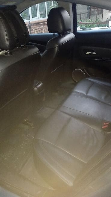 Chevrolet Cruze: 2010 г., 1.6 л, Автомат, Бензин, Седан — 3