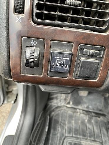 Унаа: Toyota Avensis: 2001 г., 1.8 л, Кол менен иштөөчү, Бензин, Лифтбек — 9