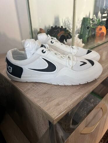 искры для обуви: Мужские кроссовки, 43, Новый, цвет - Белый, Самовывоз, Платная доставка — 1