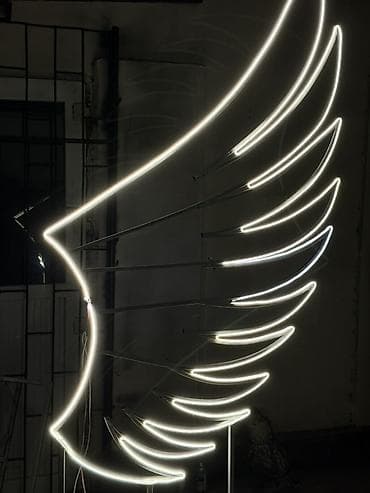 Арка-декор «Сердце с крыльями» с неоновой подсветкой - Конструкция