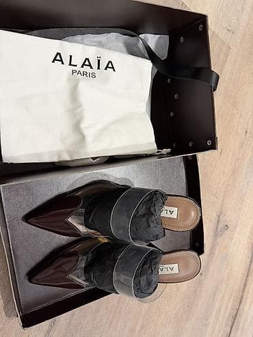 Босоножки, сандалии, шлепанцы: Alaïa Paris — мюли с прозрачными ремнями и острым носком - Модель — 2